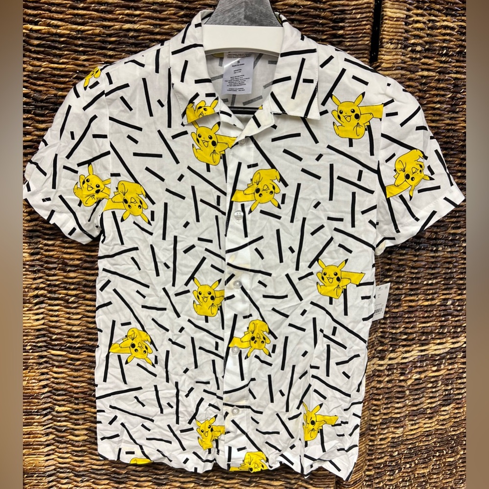 Pokémon - White Pikachu Patterned Youth Shirt, Size: Small, New with Tags